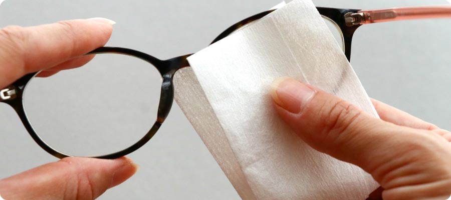 Nettoyer ses lunettes : 4 astuces pour entretenir ses lunettes