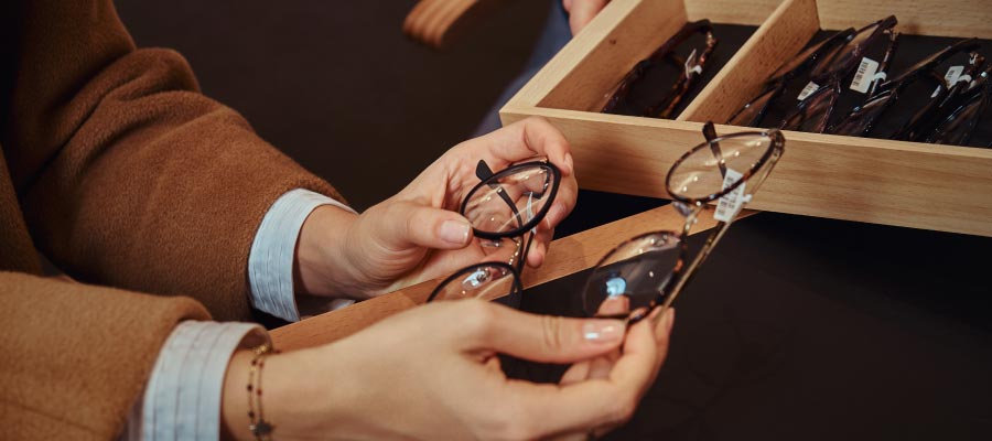 lunettes main opticien