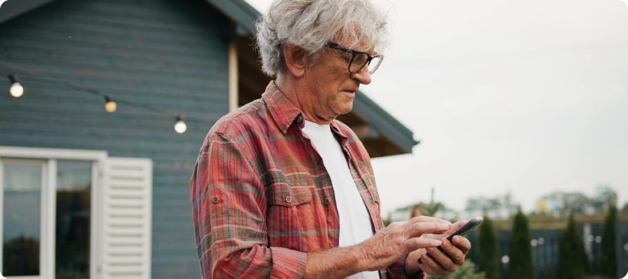 homme lunettes campagne